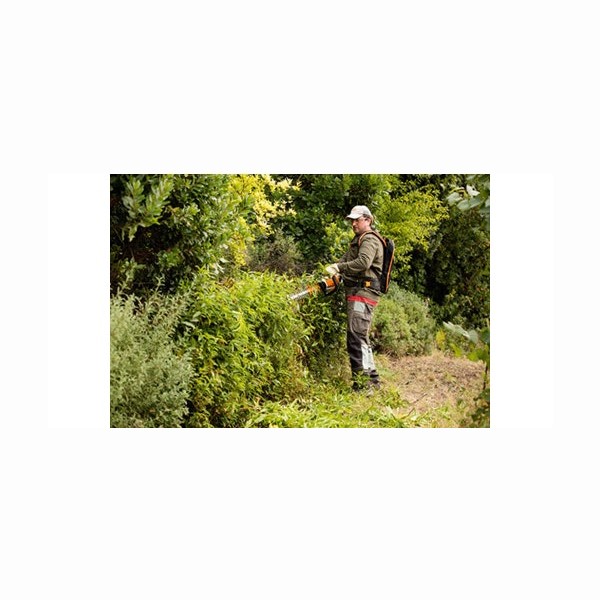 Tagliasiepi HSa 94 R Figura Operatore