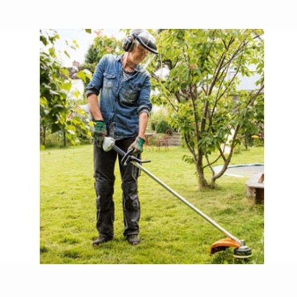 Decespugliatore A Scoppio FS 56 R Immagine operatore Stihl